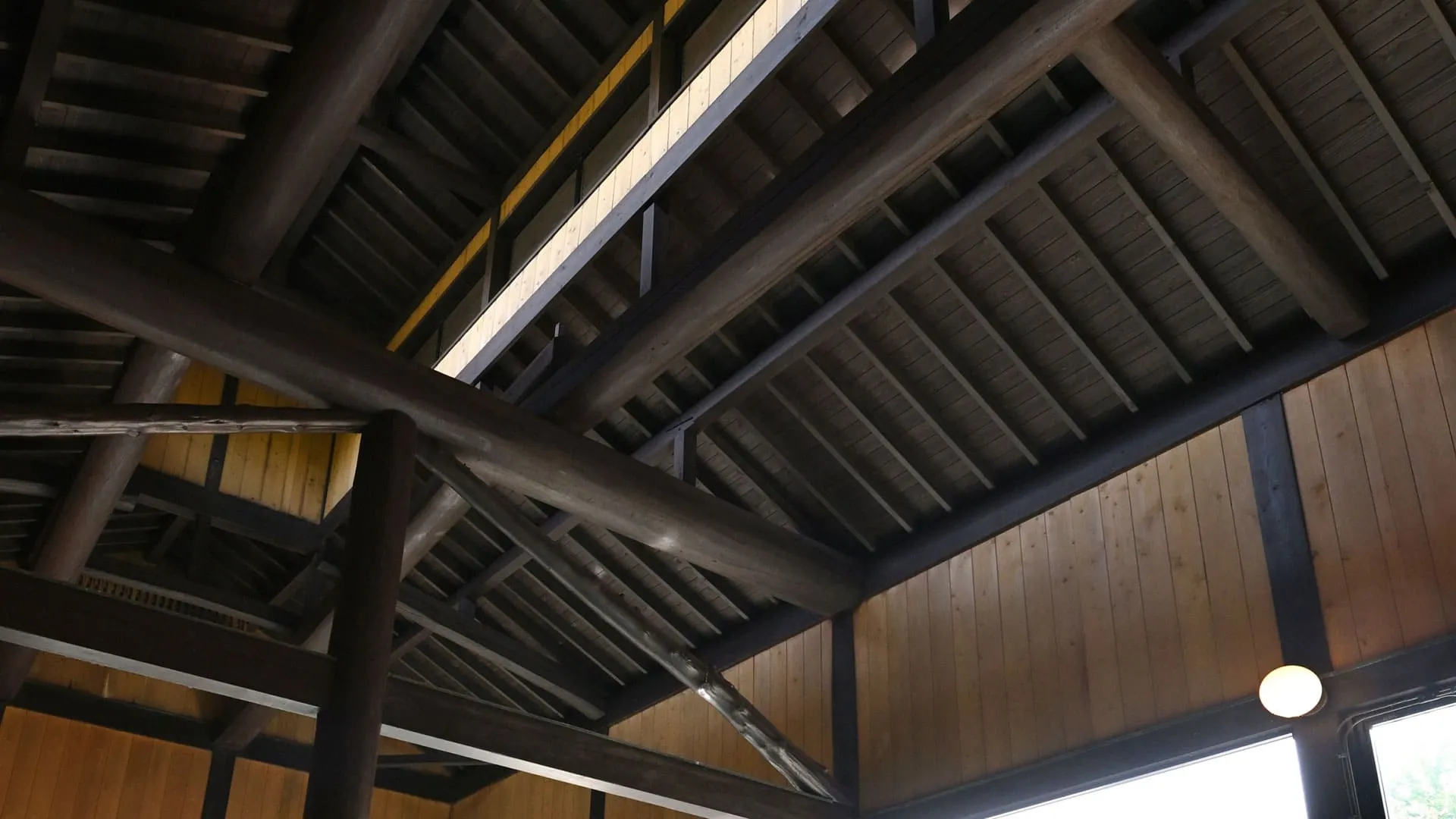 大浴場 高さ10メートルの天井