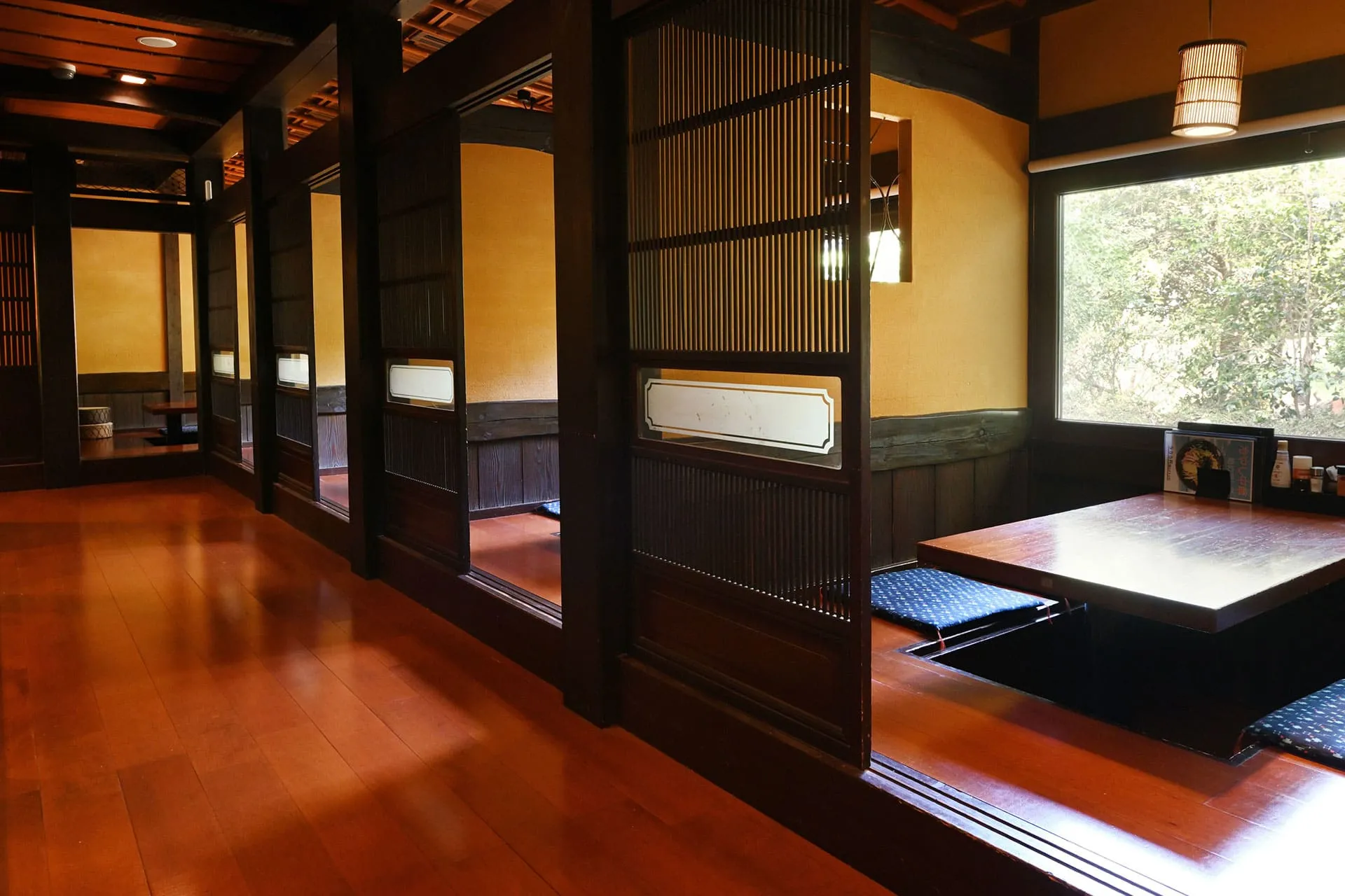 「里山料理　野の花」ゆったりと食事を楽しめる個室